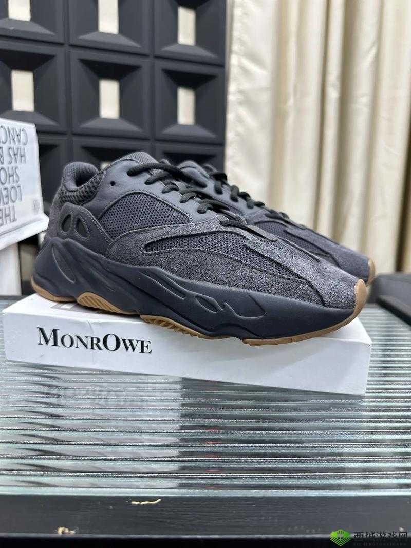 YEEZY700：时尚潮流引领者的经典之作