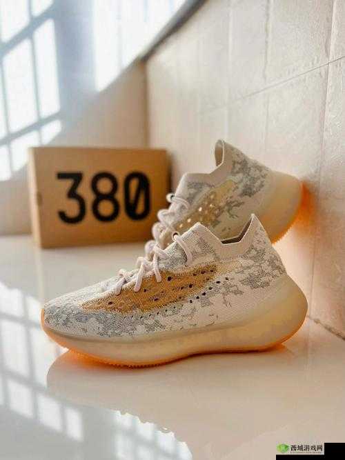 YEEZY380 蜜桃粉遇上纯白色：一场时尚色彩的奇妙邂逅