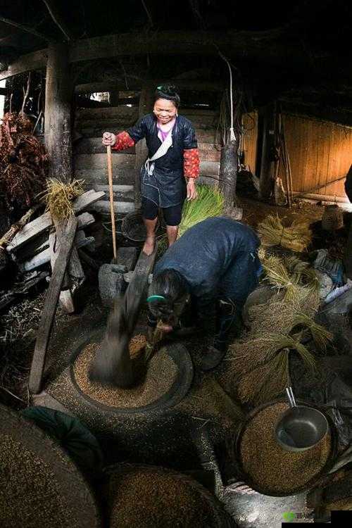 炕上的淑芬撅起大白屁股：一场炕上的独特风情